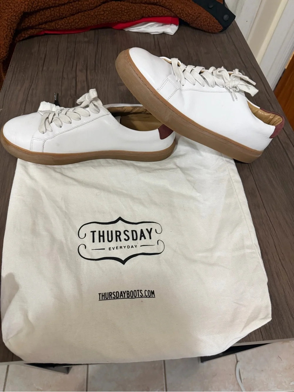 Men's White Leather Low-Top Sneakers with Brown Heel Accent